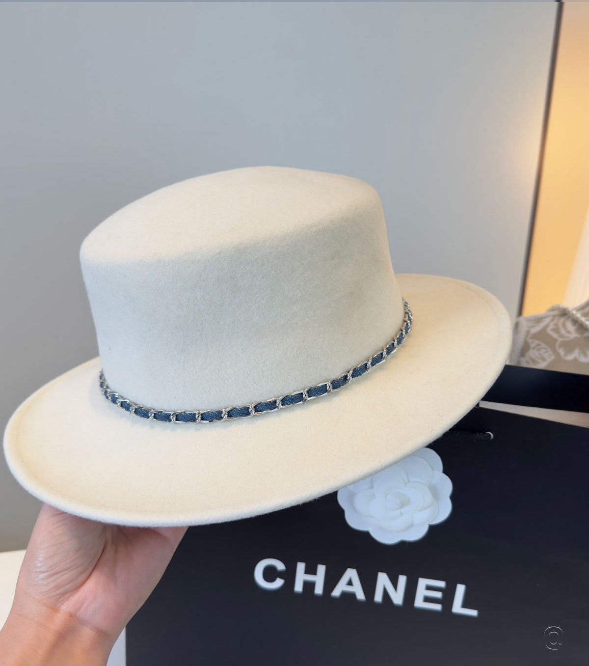 Дамска шапка