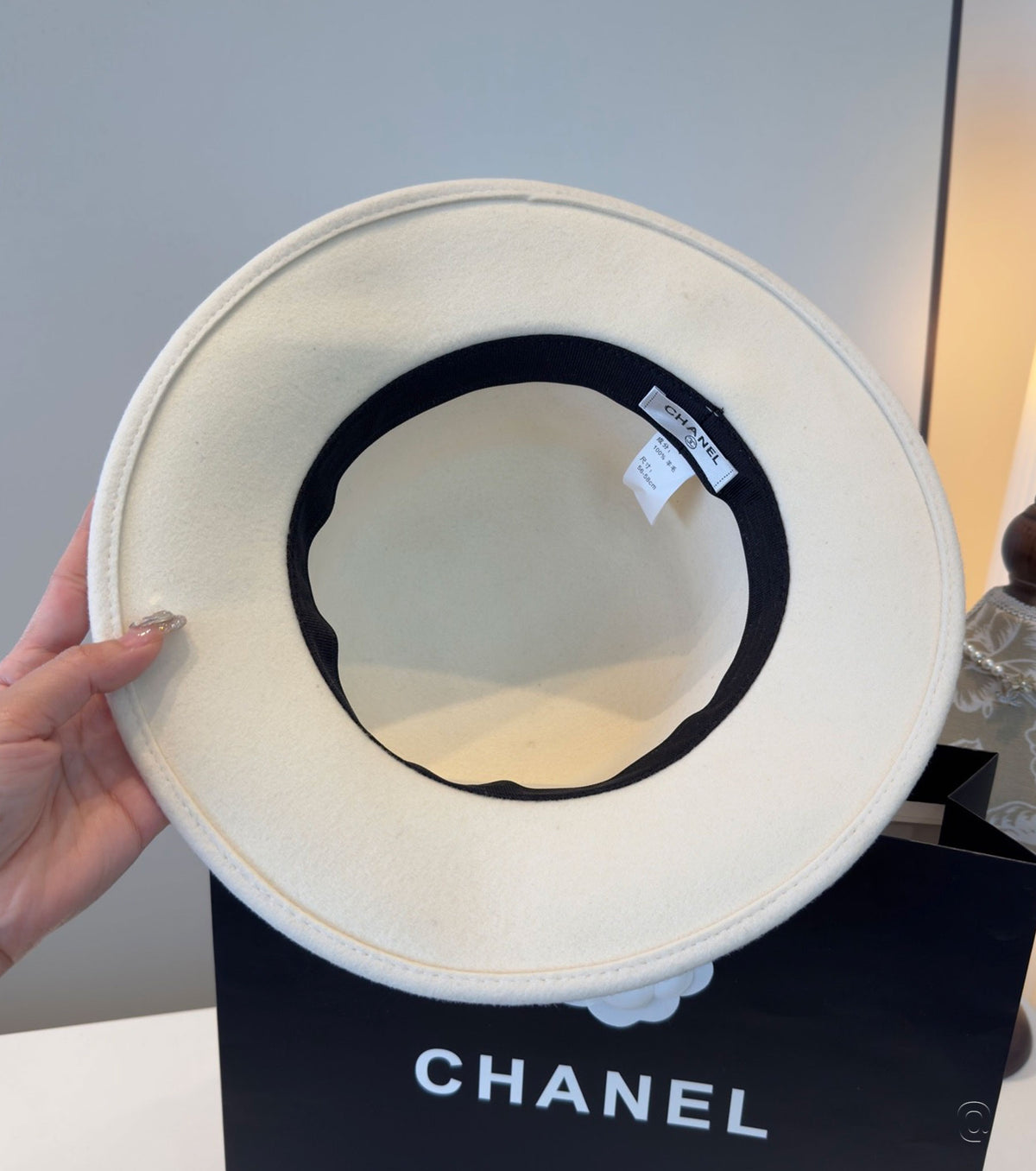 Дамска шапка