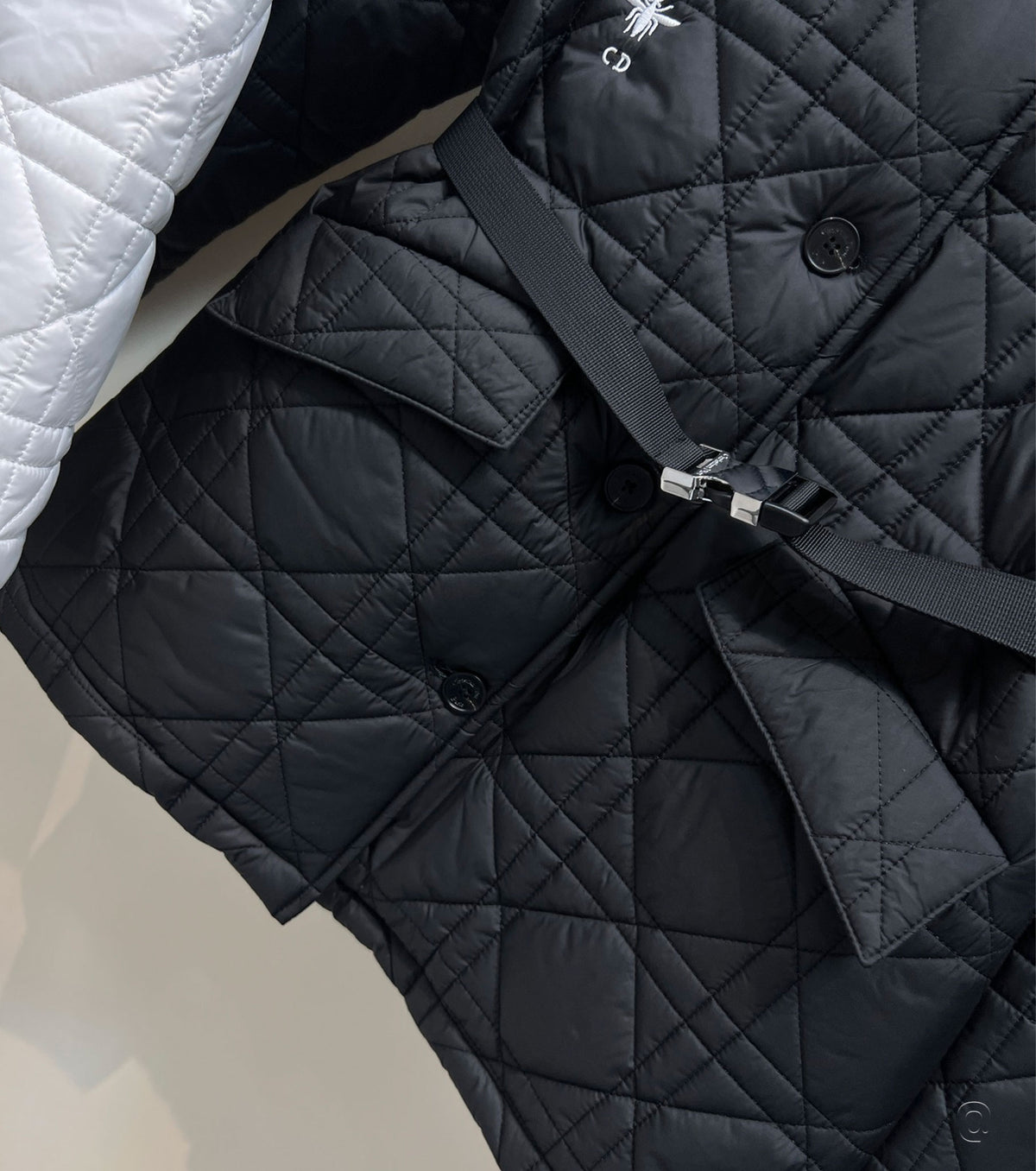 Капитонирано яке с колан