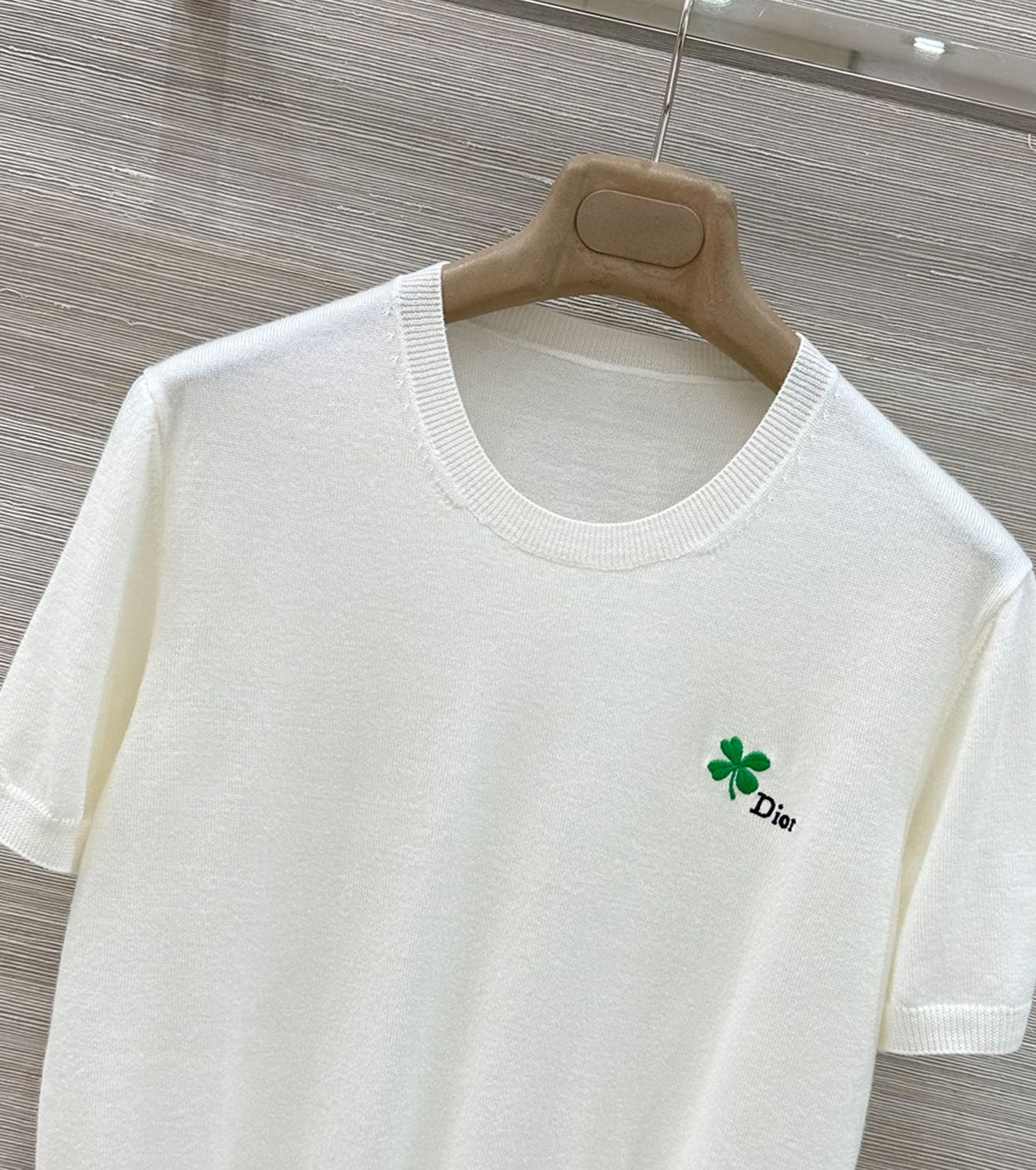 Втален пуловер с къс ръкав