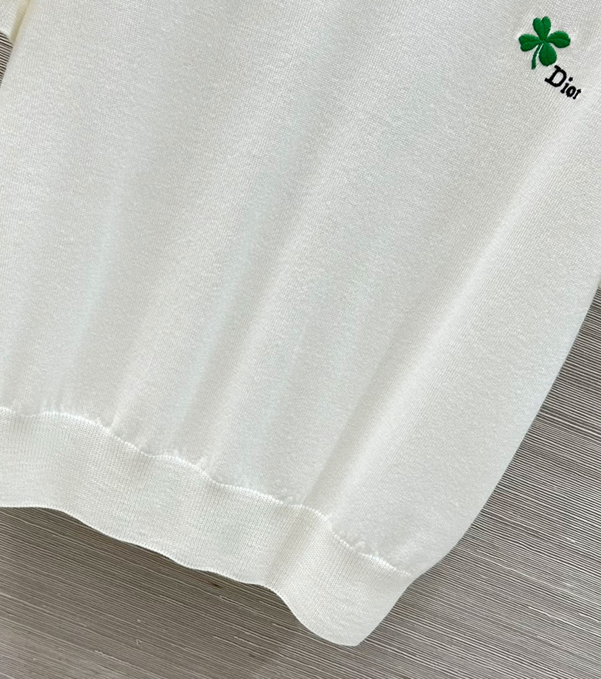 Втален пуловер с къс ръкав