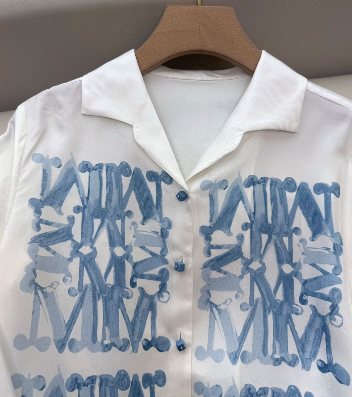 Копринена риза с принт