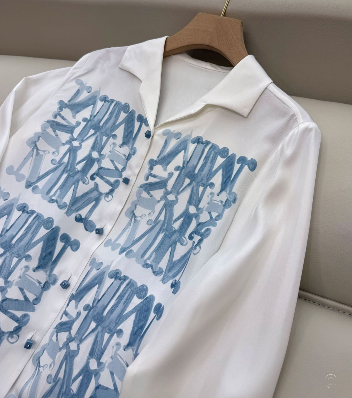 Копринена риза с принт