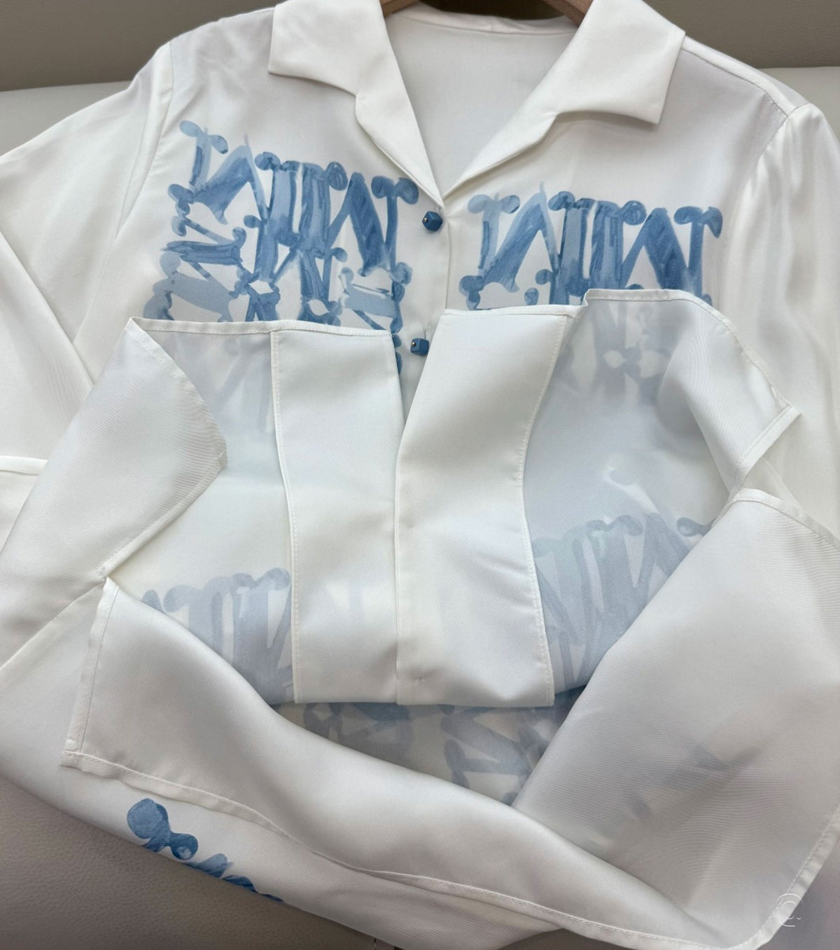 Копринена риза с принт