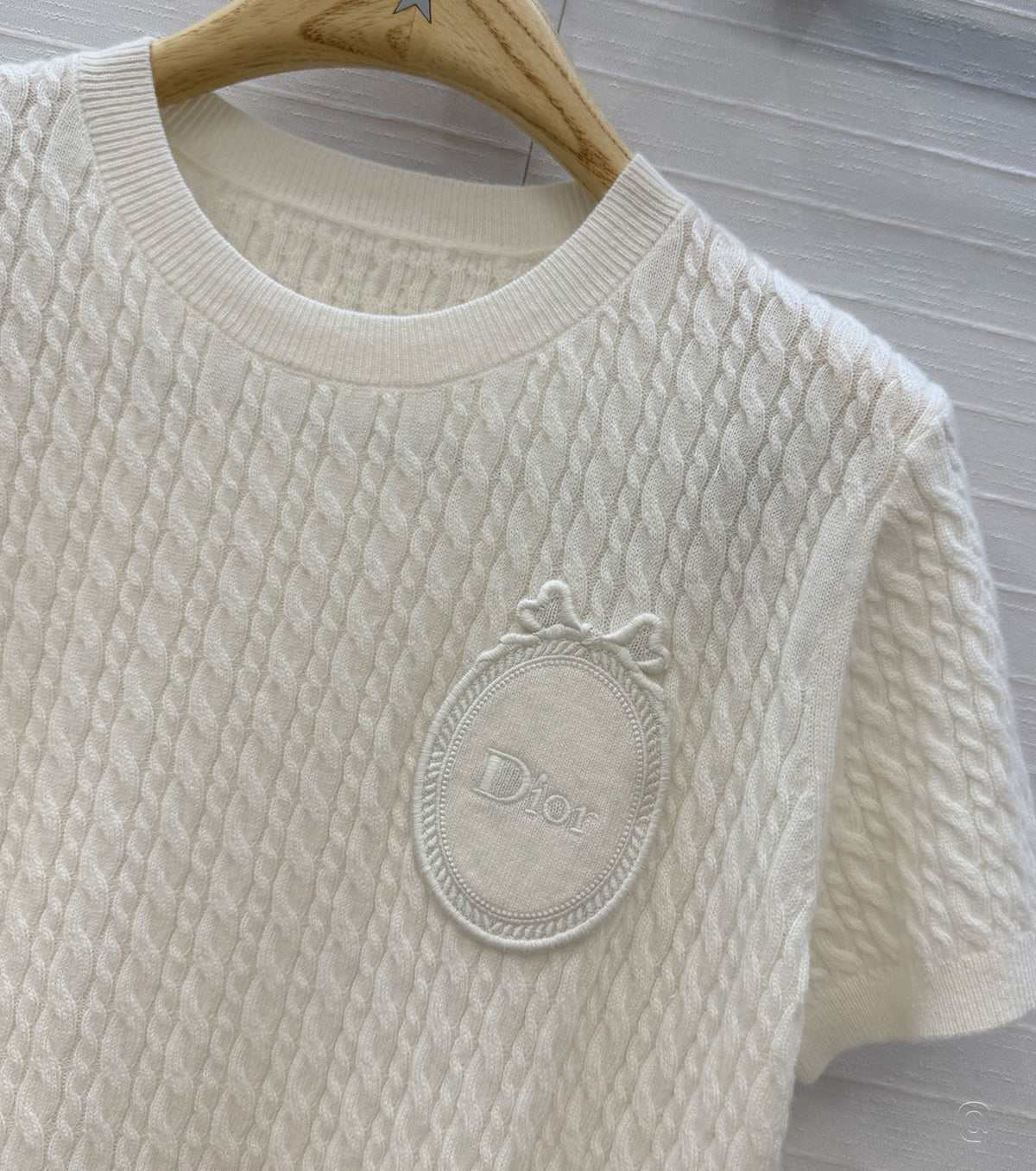 Médaillon Short-Sleeved Sweater