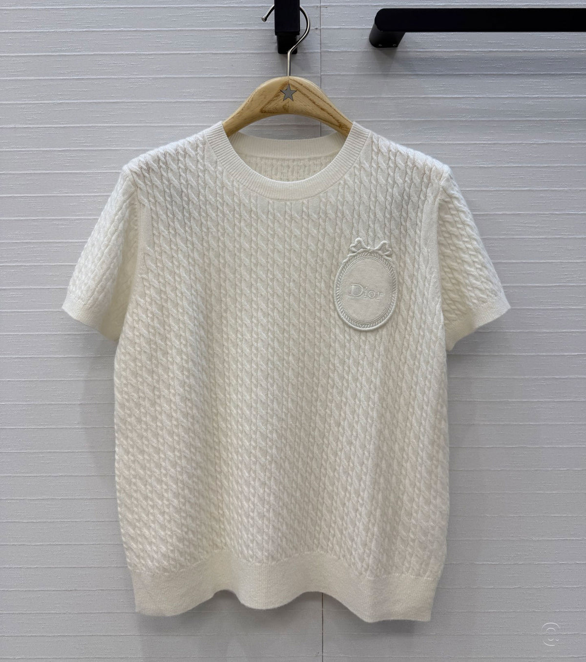 Médaillon Short-Sleeved Sweater