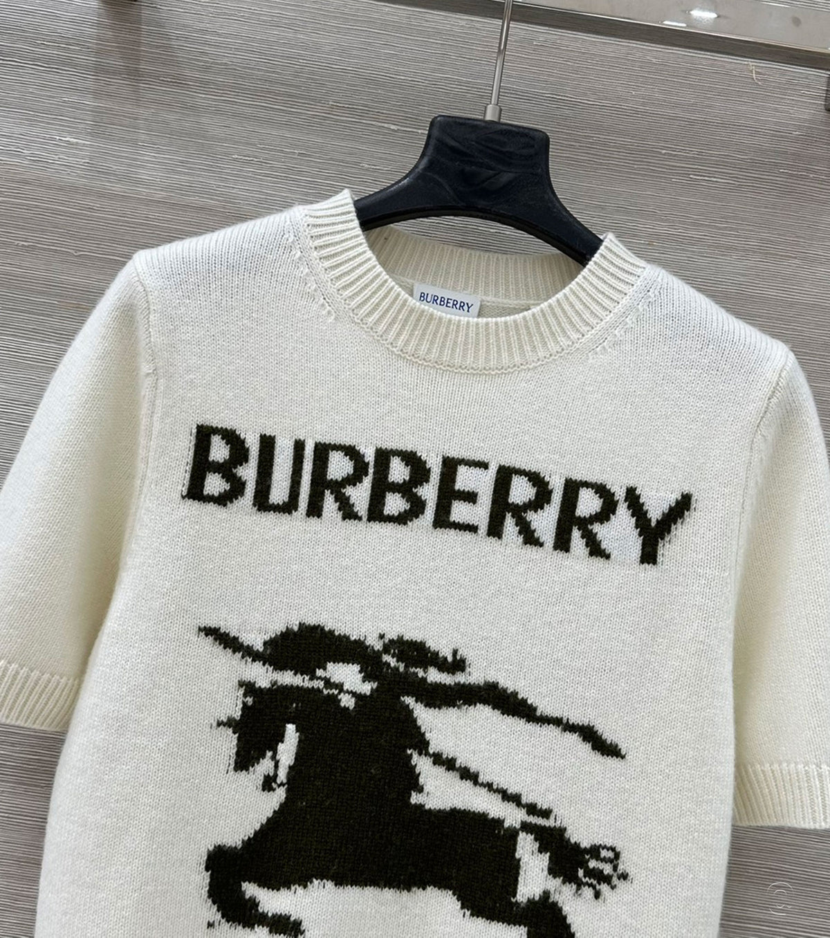 Short-sleeved sweater