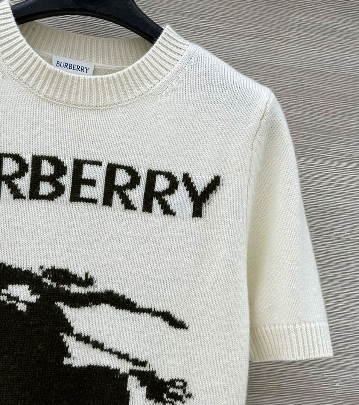 Short-sleeved sweater