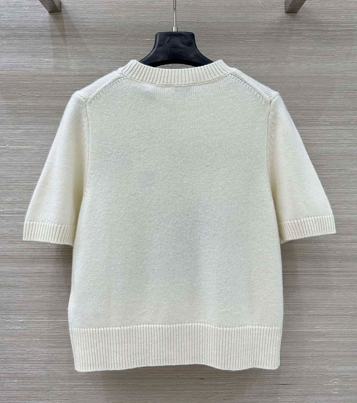 Short-sleeved sweater