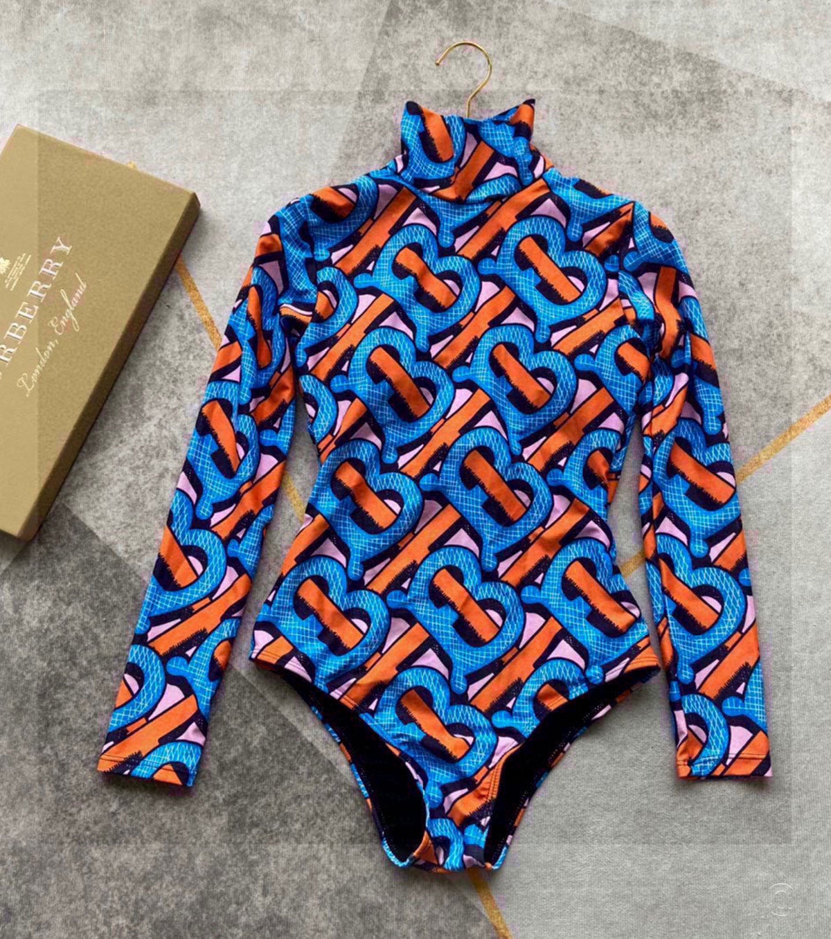 БАНСКИ С ДЪЛЪГ РЪКАВ