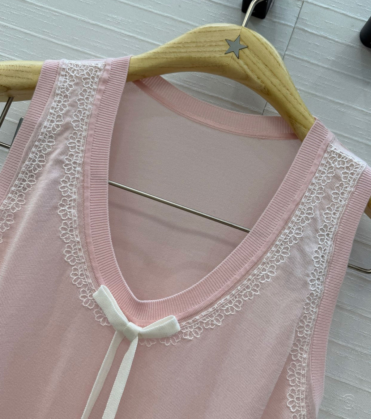 Fine knitted top