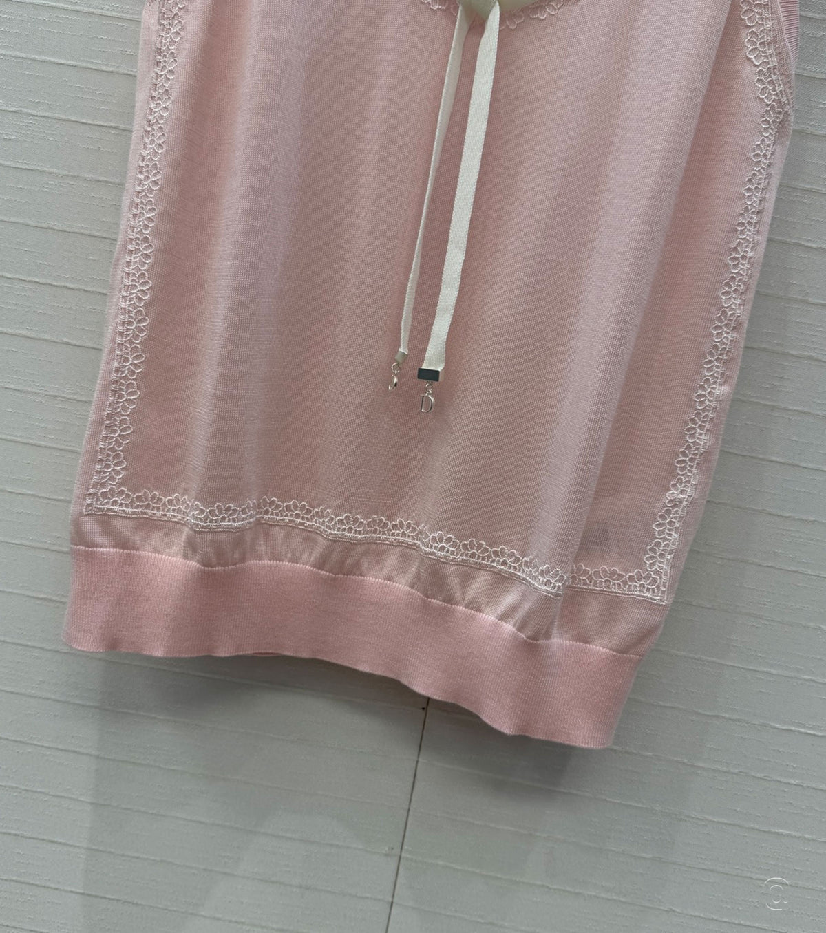 Fine knitted top