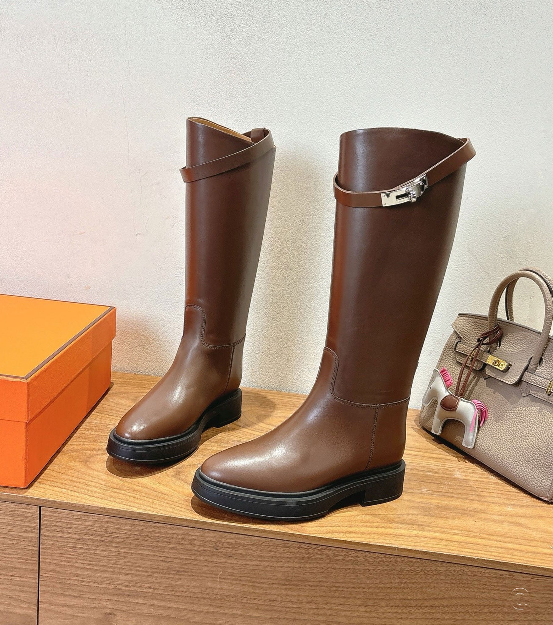 Leather boot