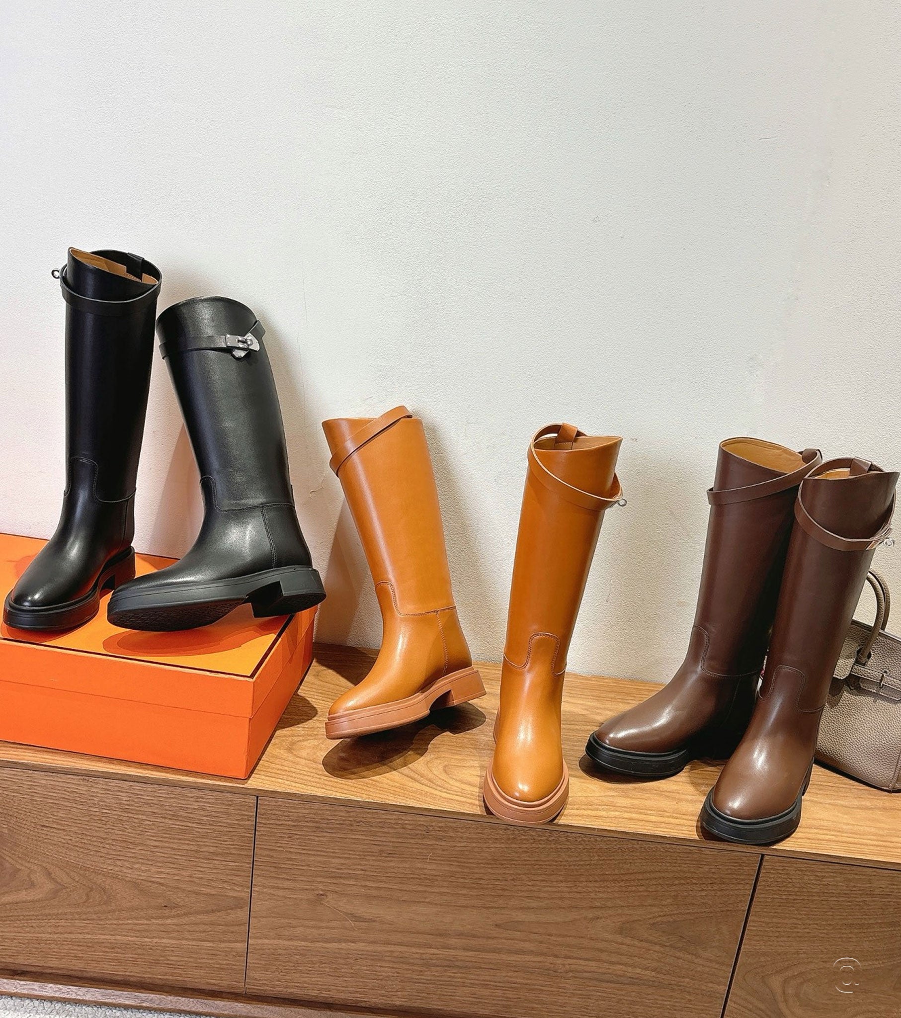 Leather boot
