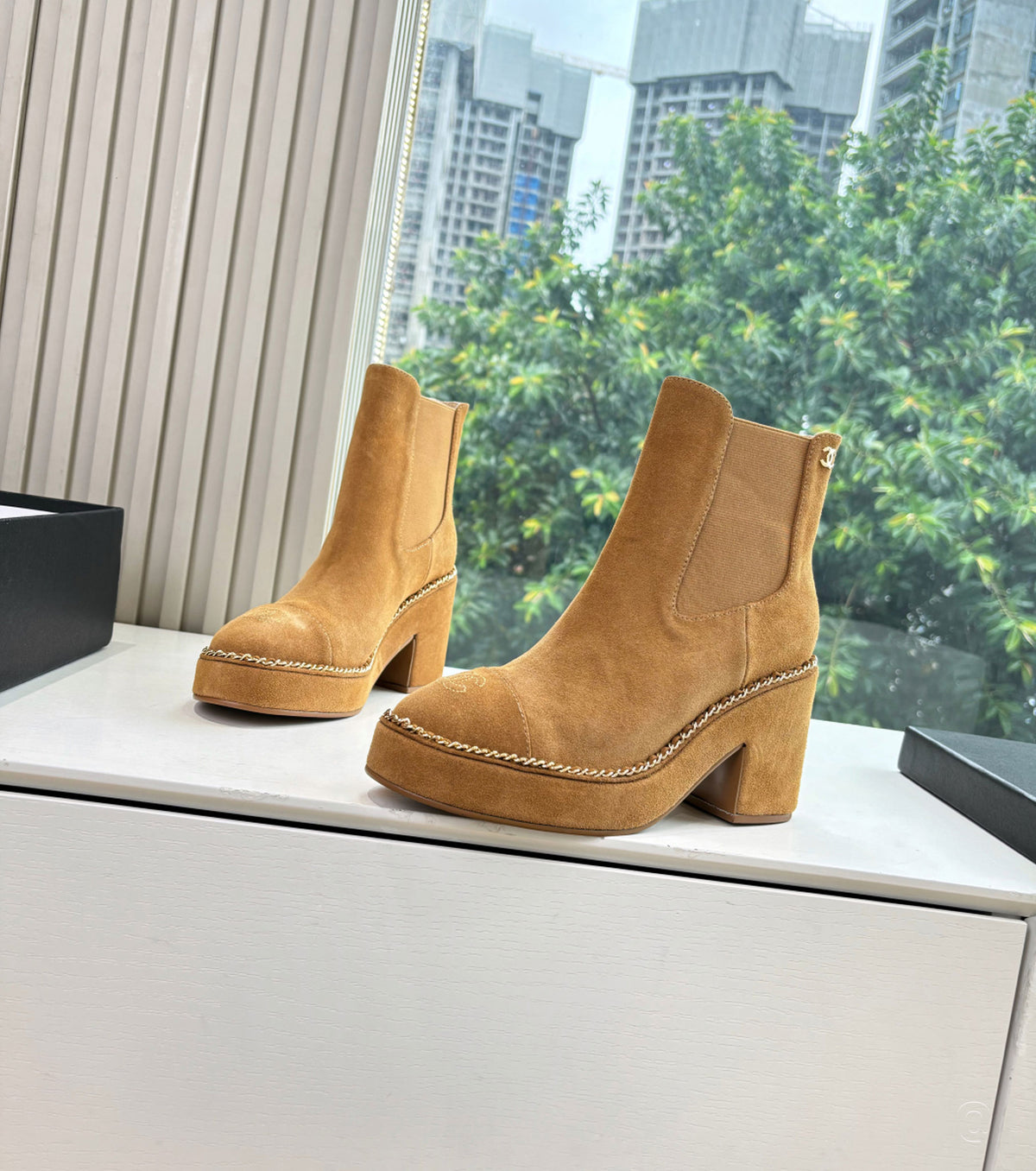 Велурени боти