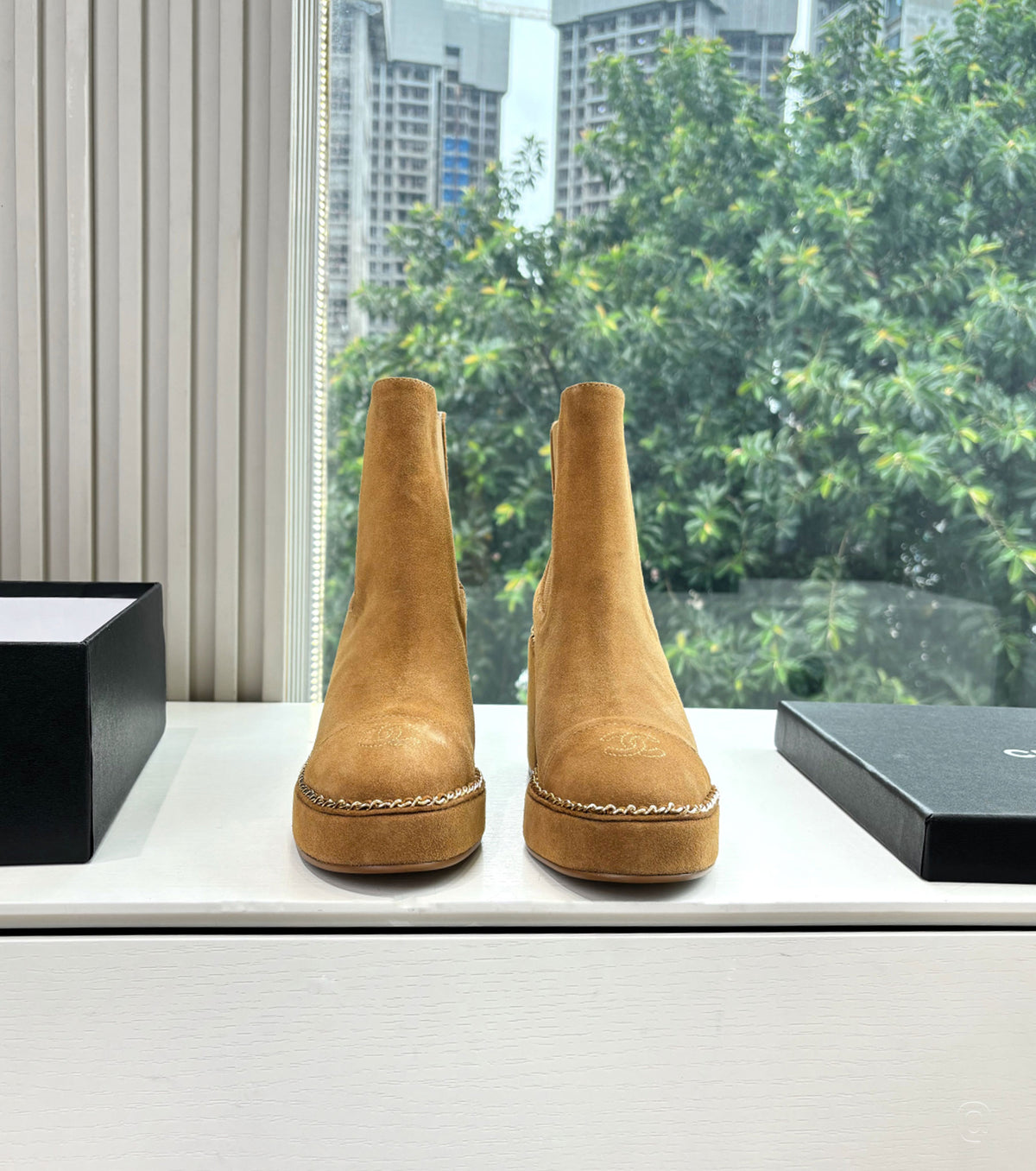 Велурени боти