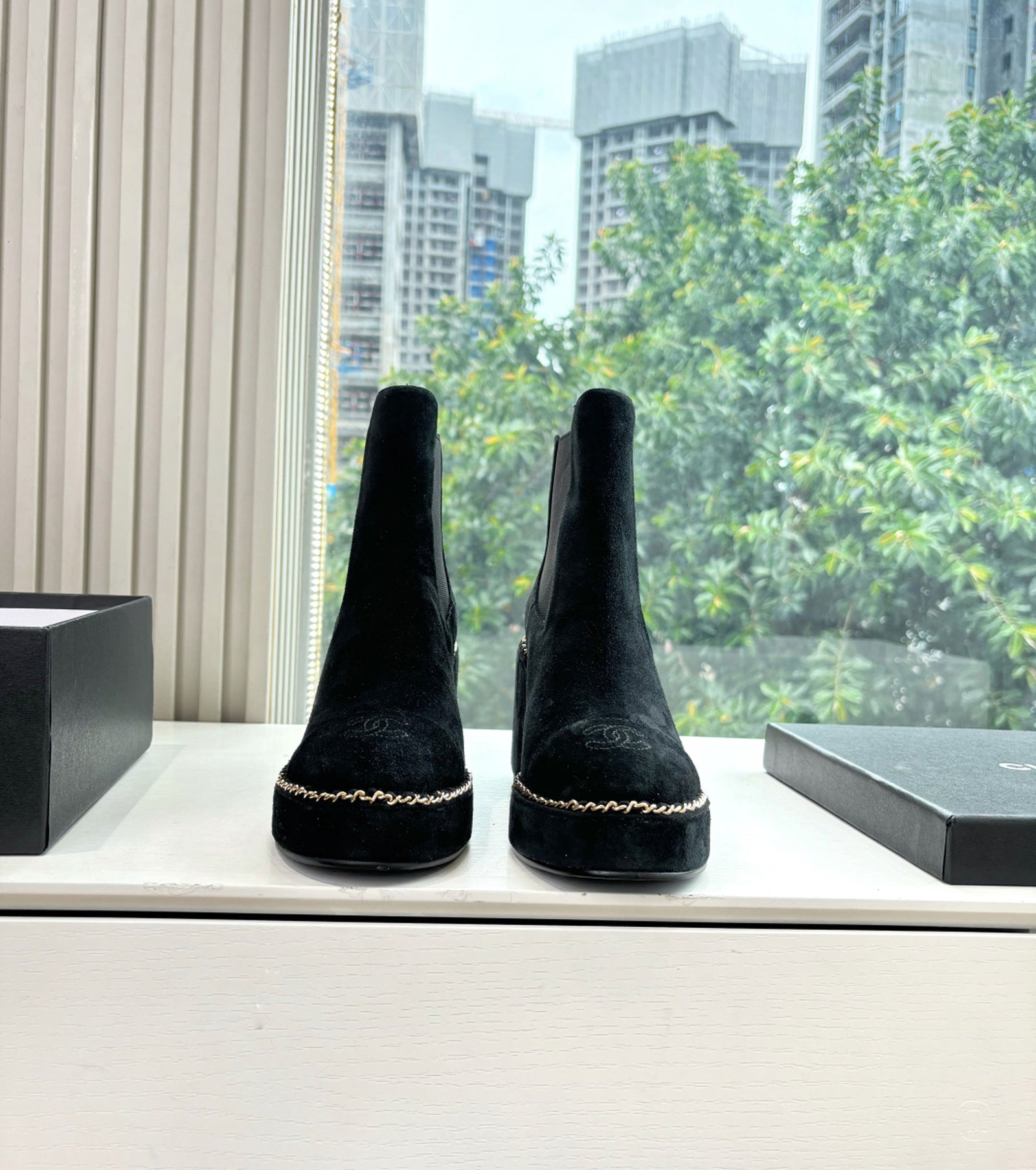 Велурени боти