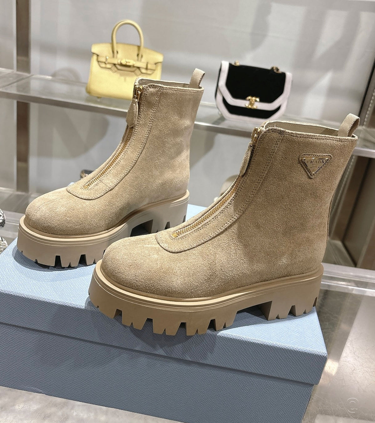 Велурени ботуши