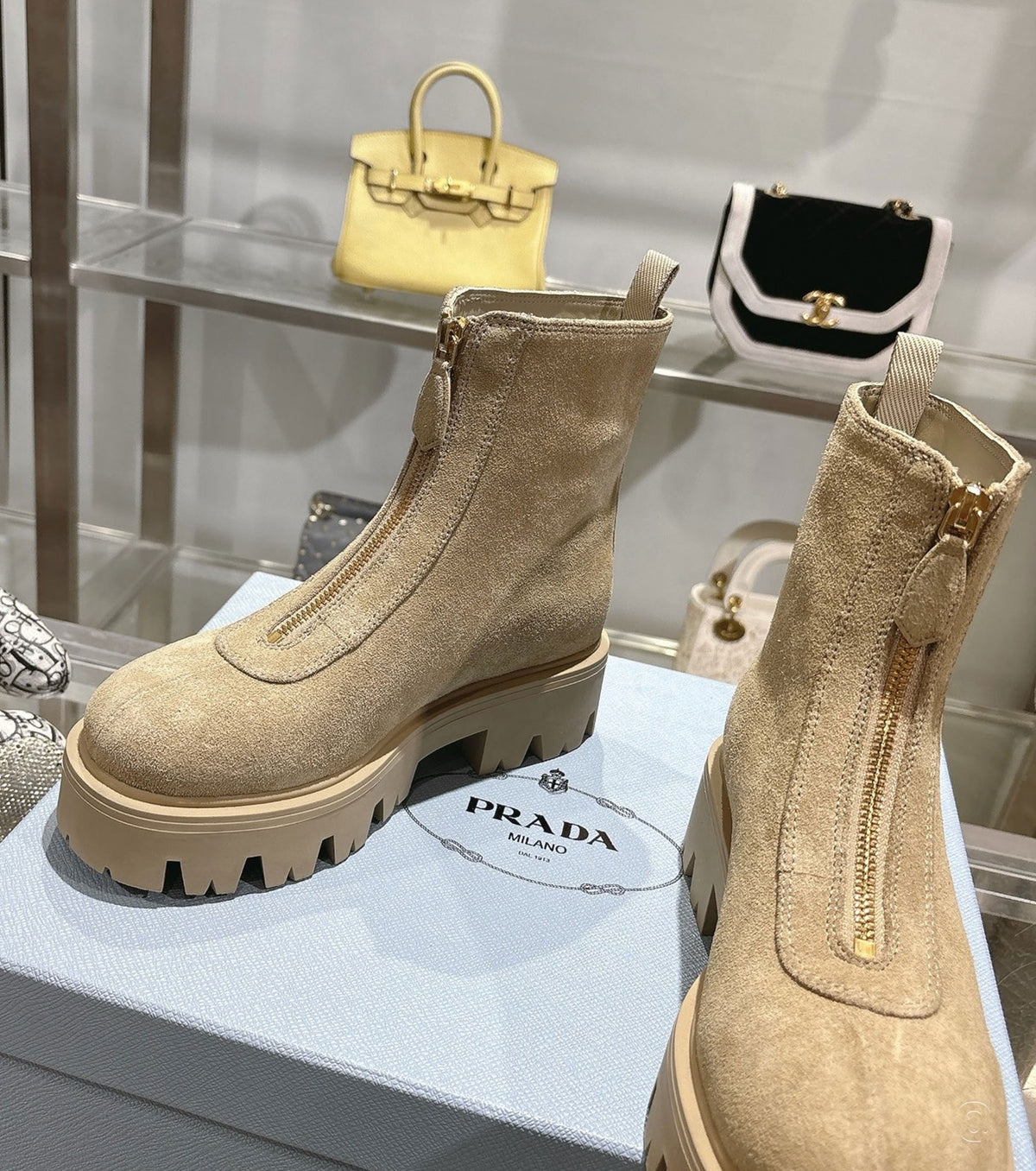 Велурени ботуши