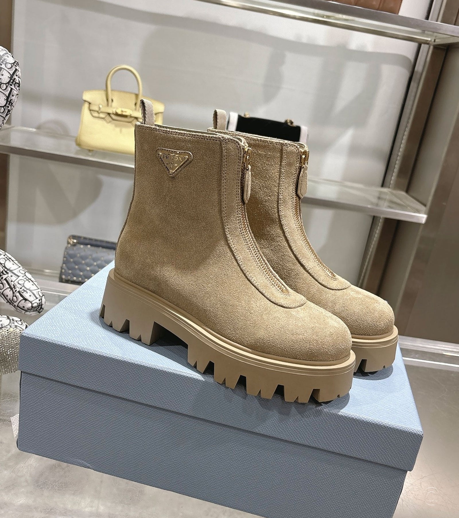 Велурени ботуши