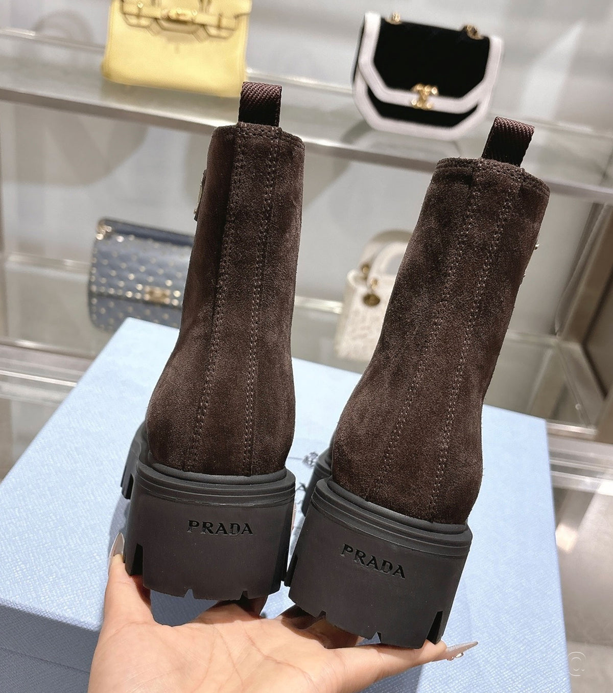 Велурени ботуши