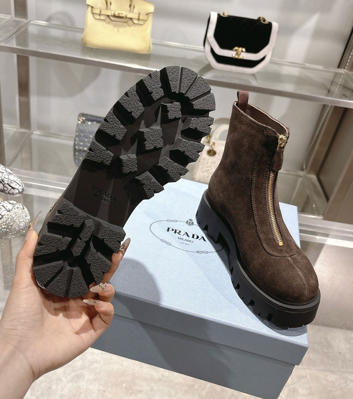 Велурени ботуши