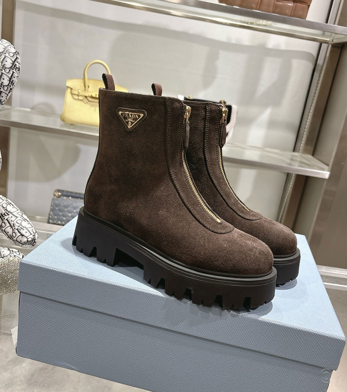 Велурени ботуши