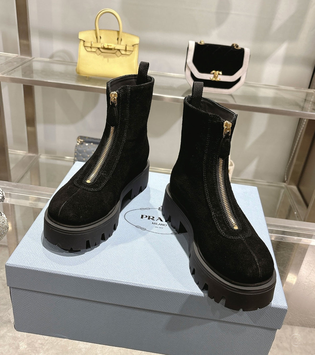 Велурени ботуши