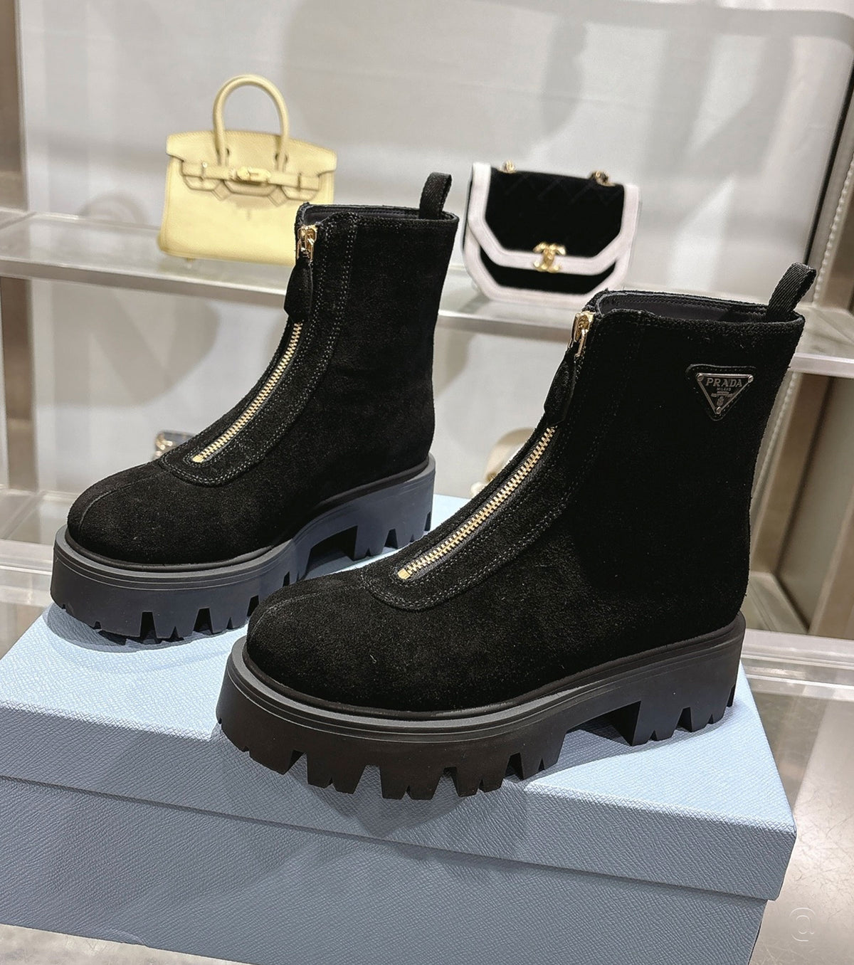 Велурени ботуши