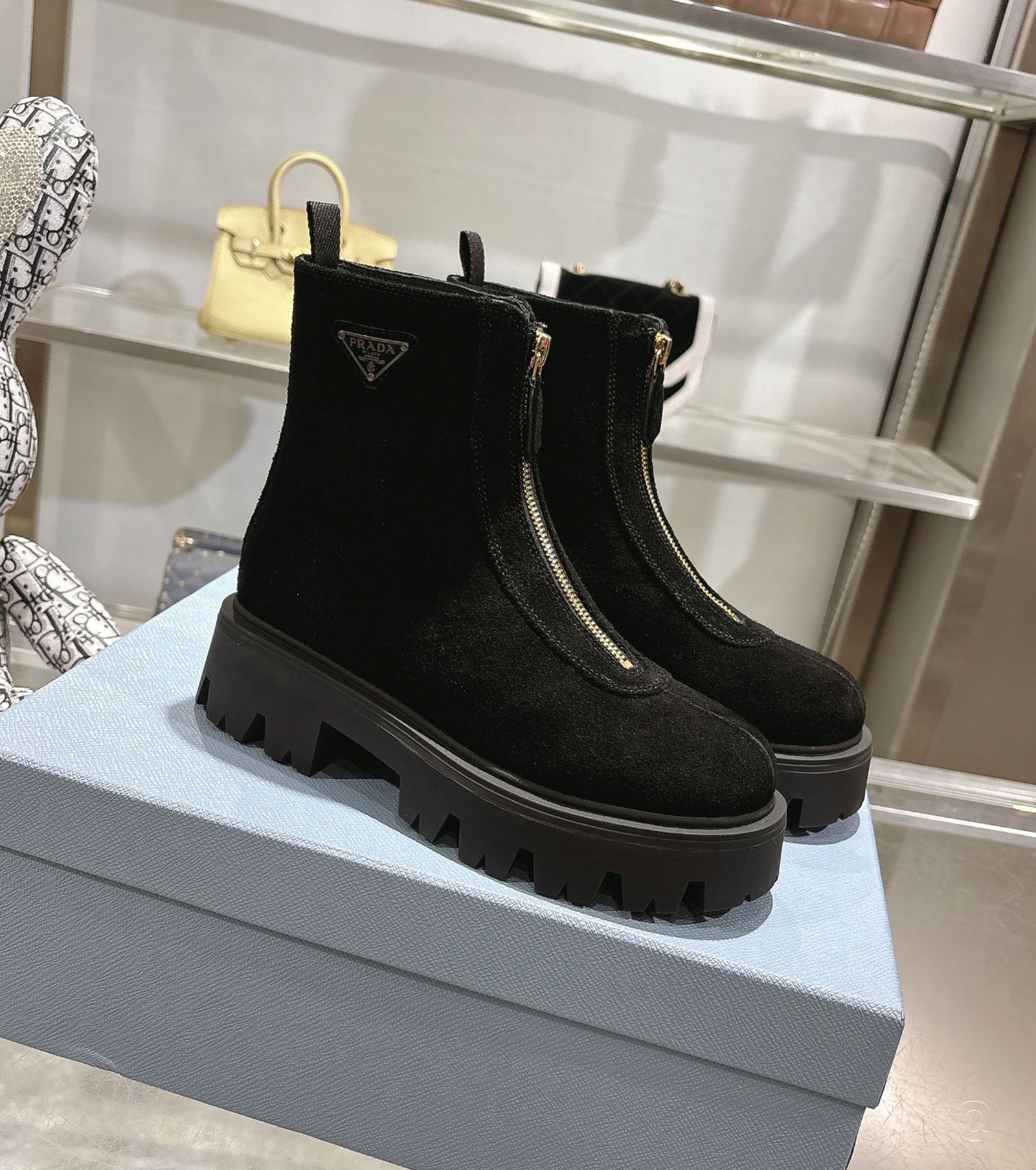 Велурени ботуши