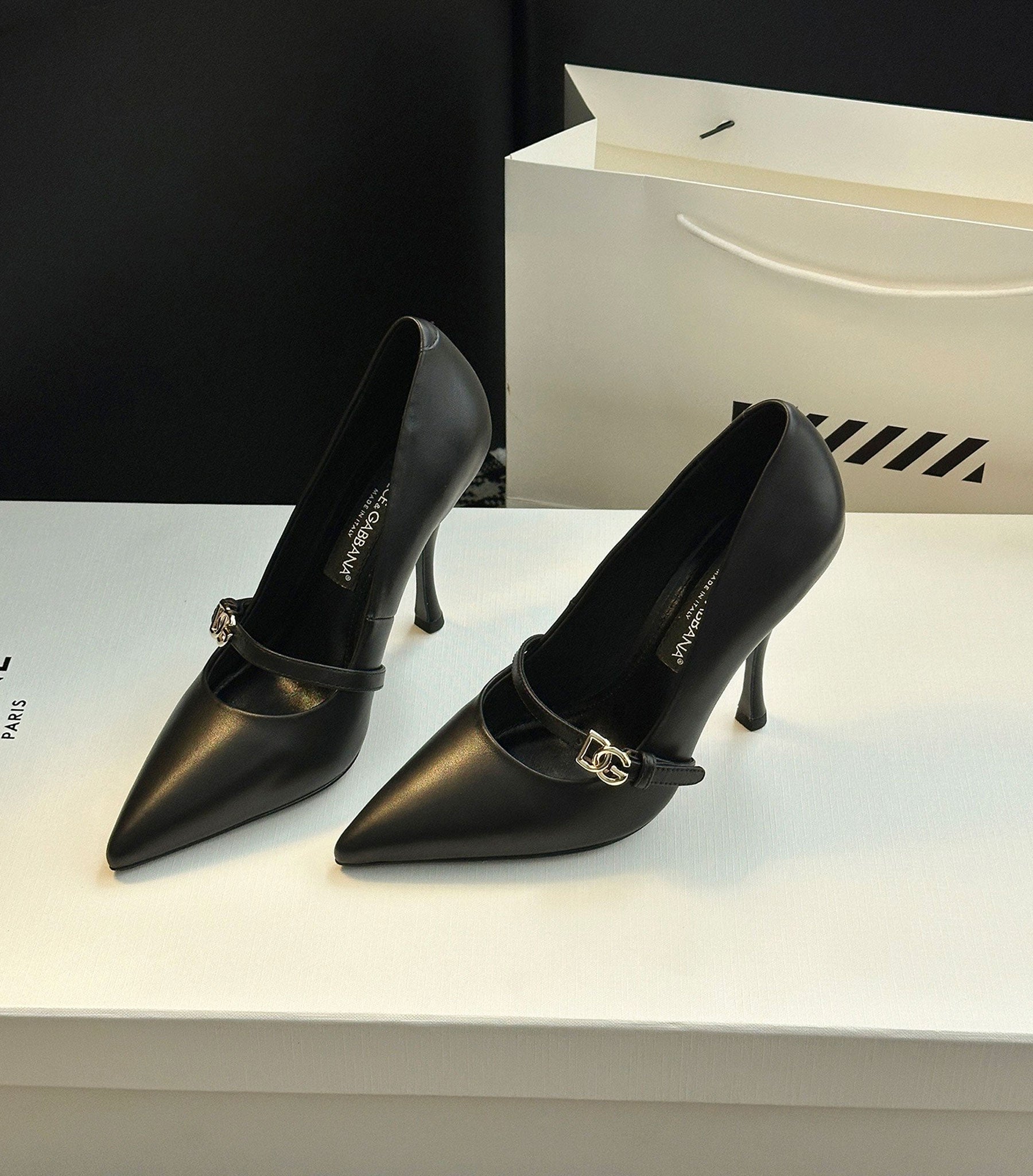 Leather pointed-toe pumps