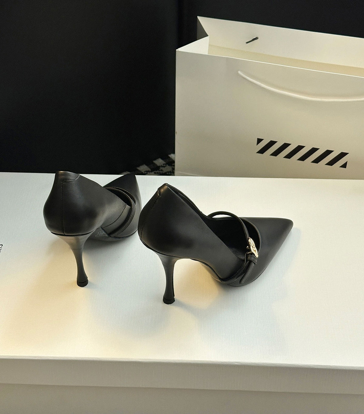 Leather pointed-toe pumps