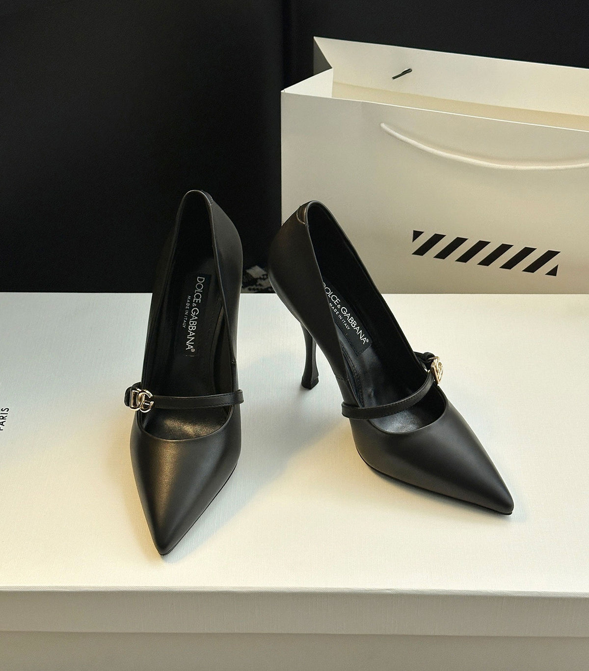 Leather pointed-toe pumps