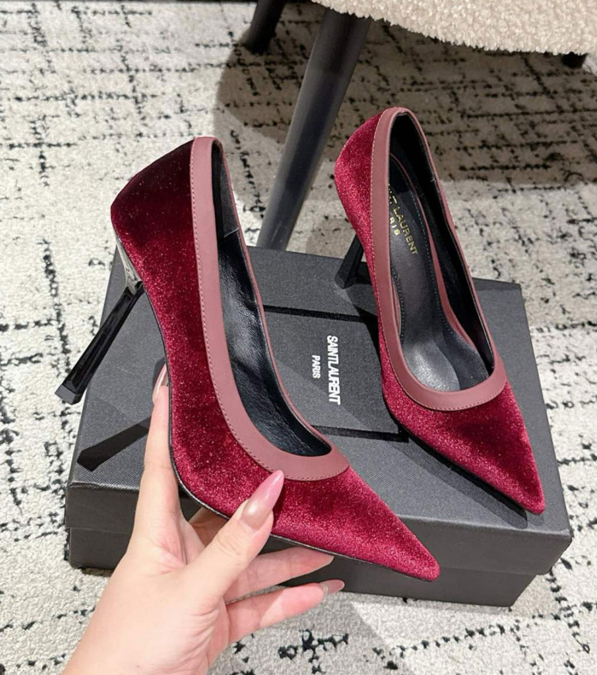 Велурени обувки на висок ток 