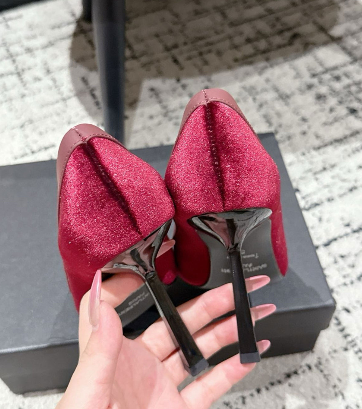 Велурени обувки на висок ток 