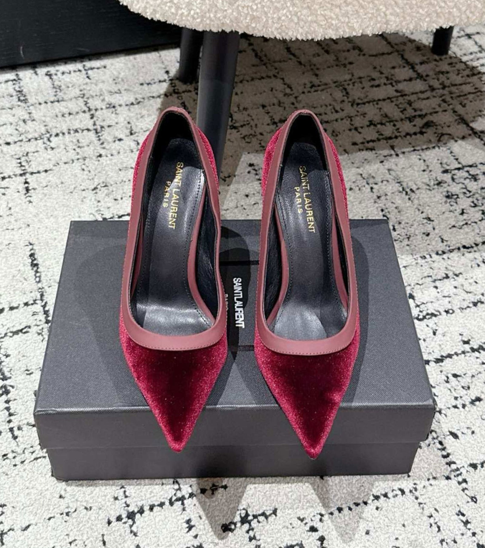 Велурени обувки на висок ток 