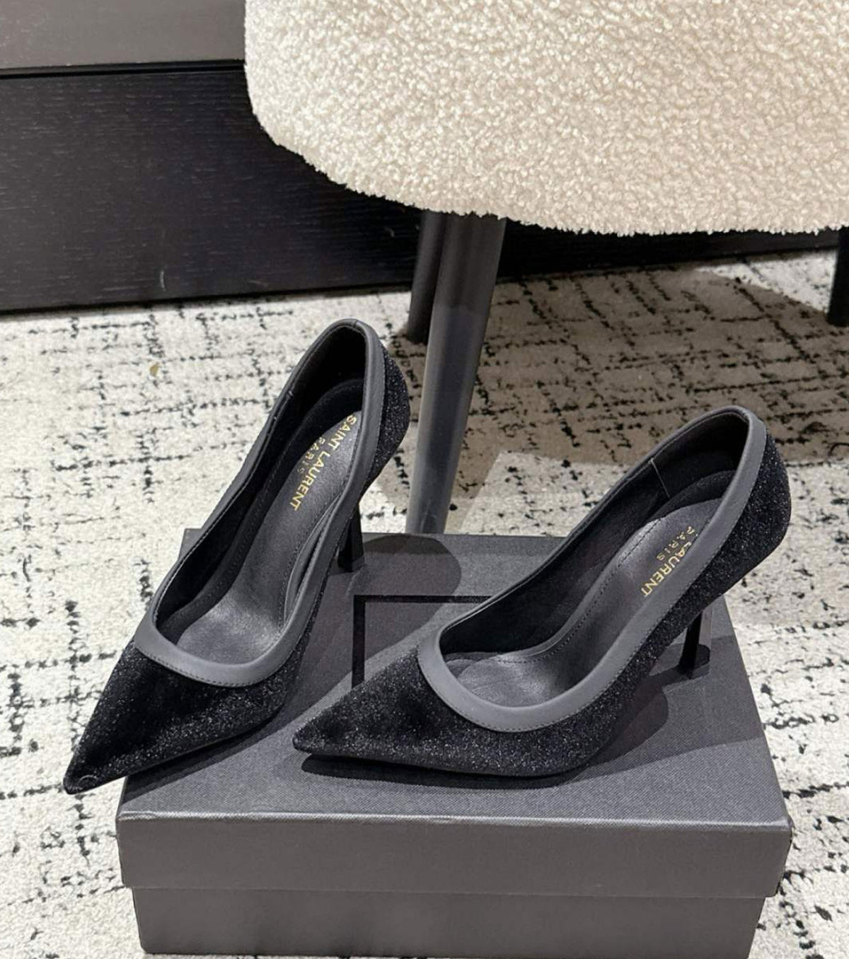 Велурени обувки на висок ток 