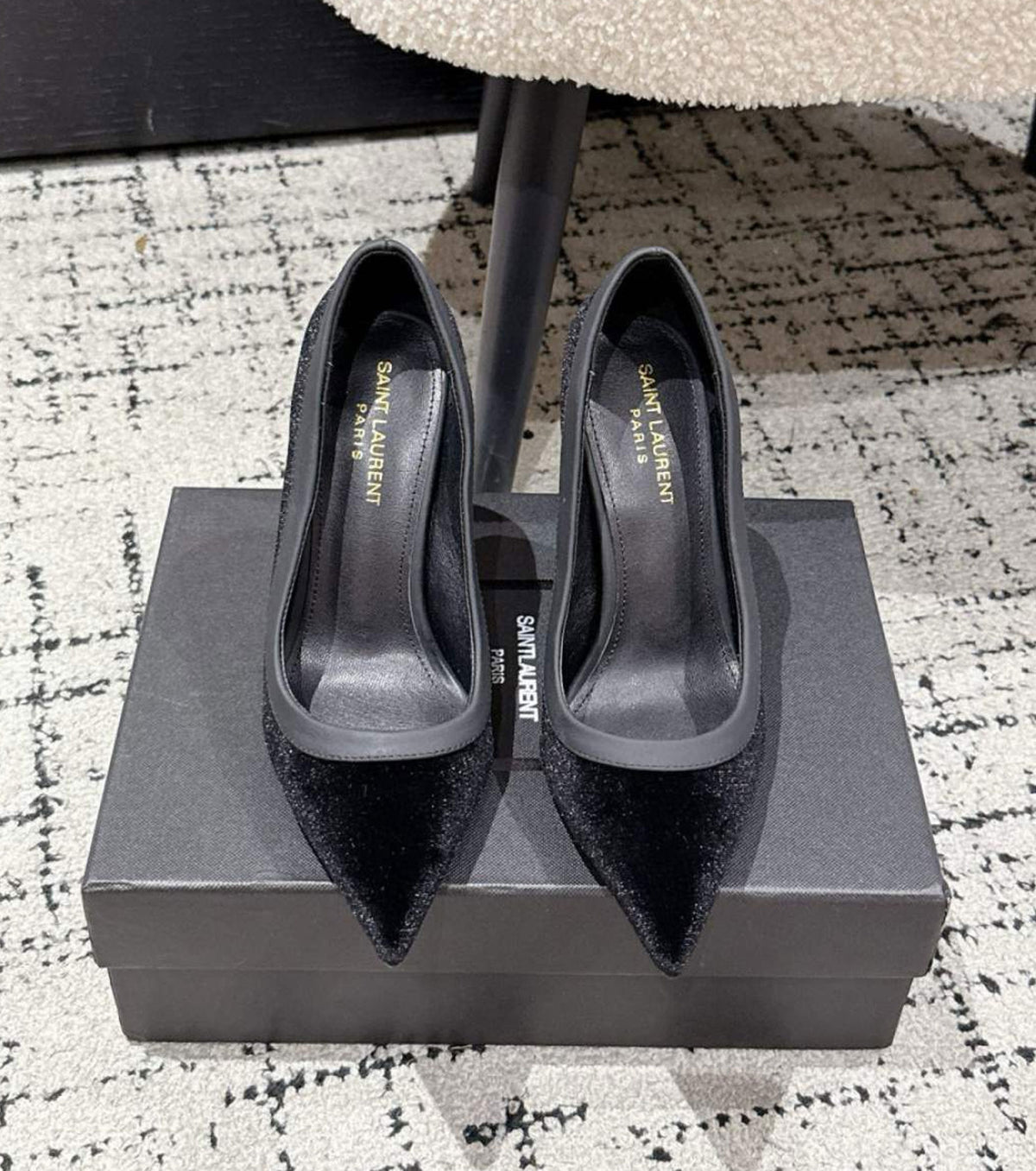 Велурени обувки на висок ток 