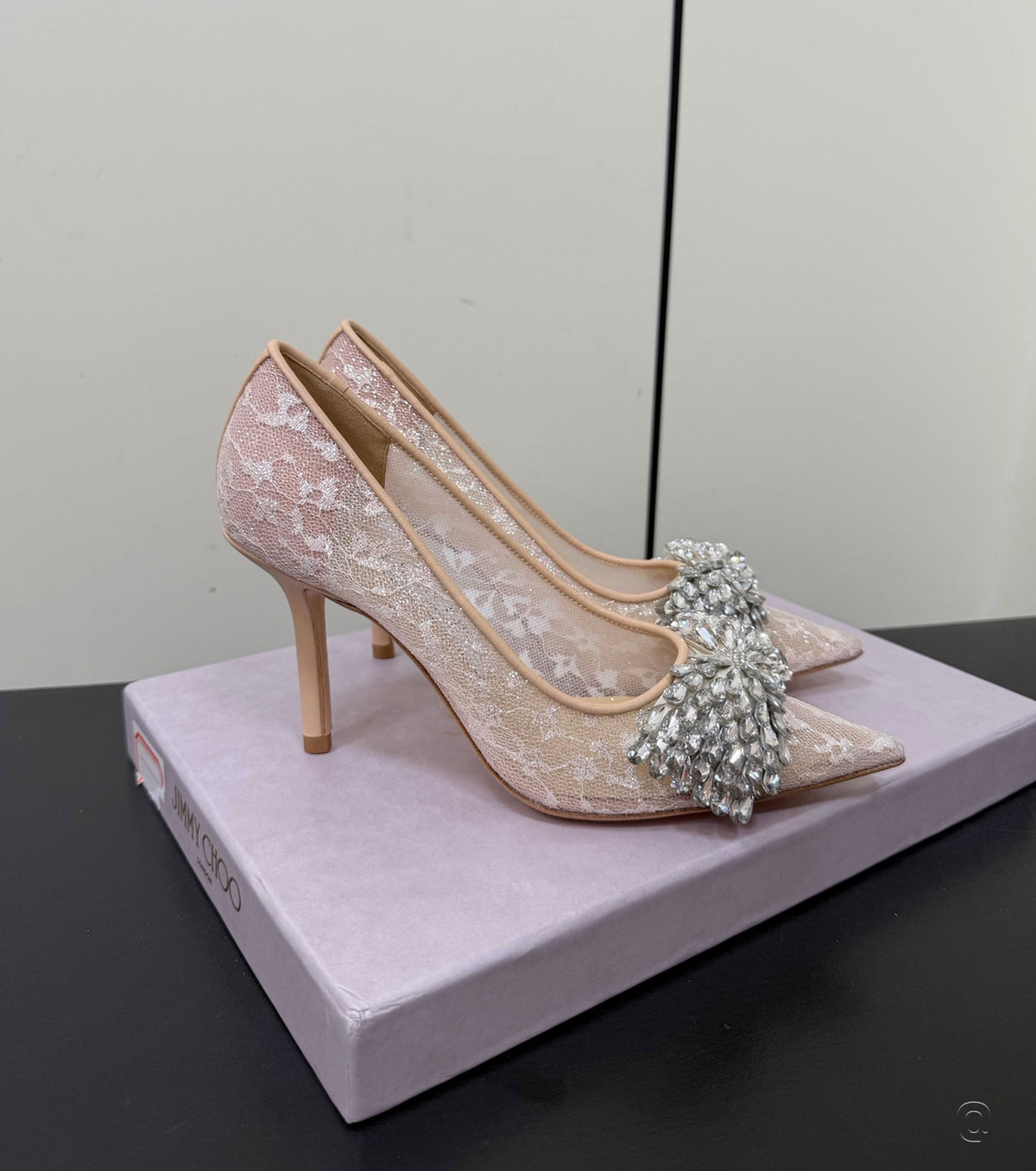 Високи обувки с кристали