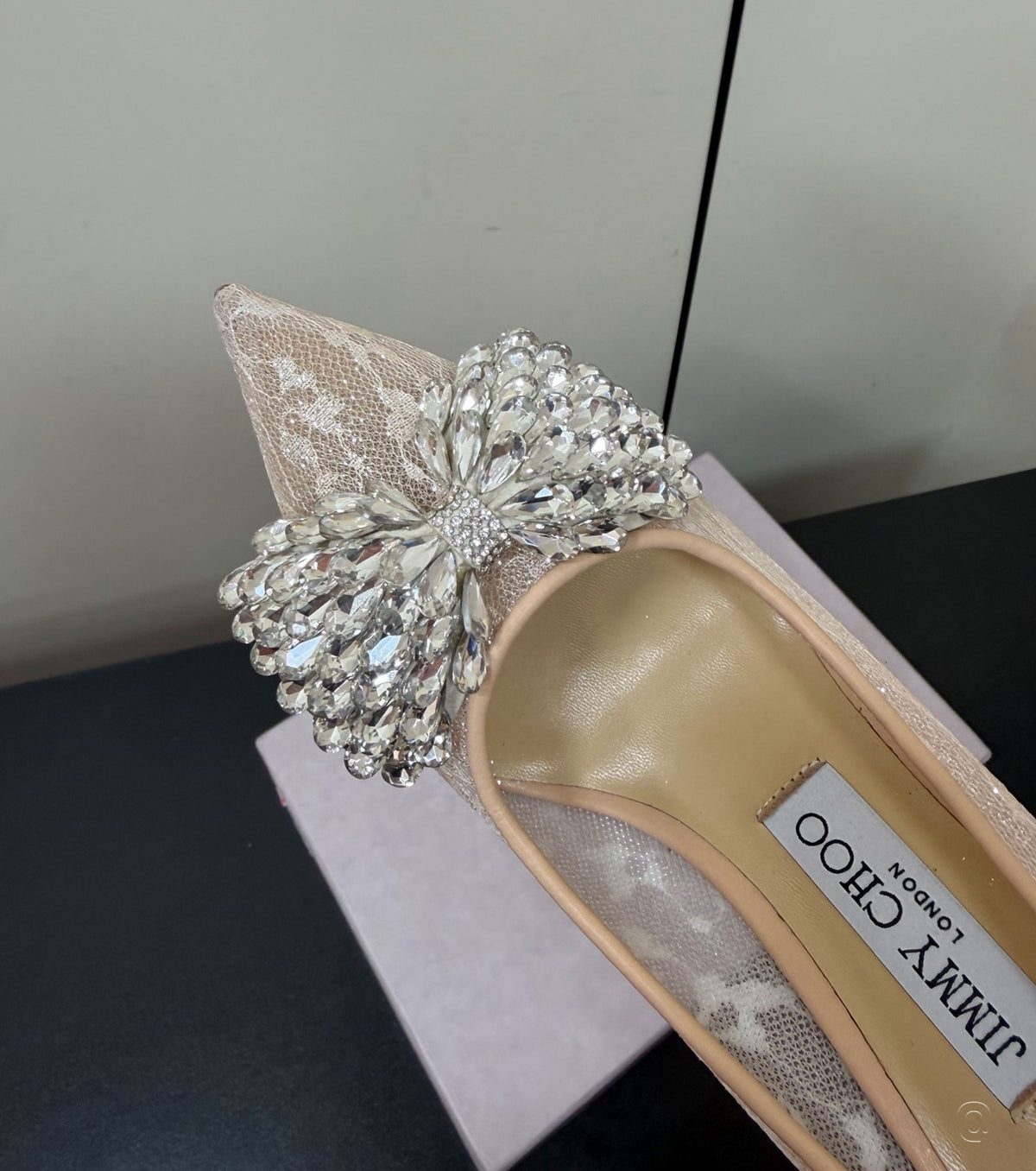 Високи обувки с кристали