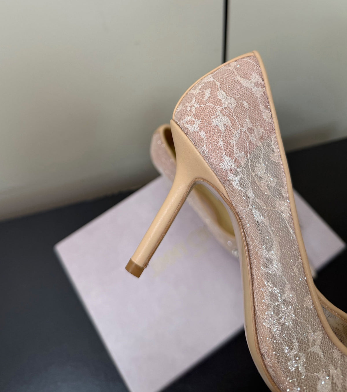 Високи обувки с кристали