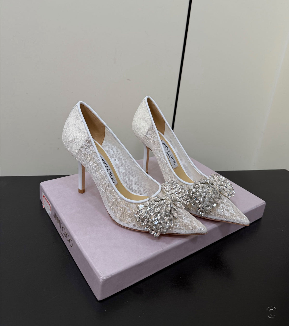 Високи обувки с кристали