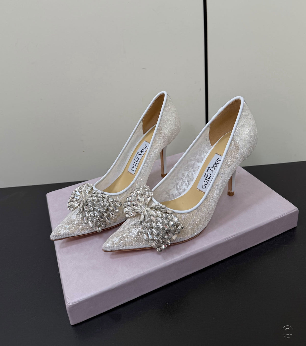 Високи обувки с кристали