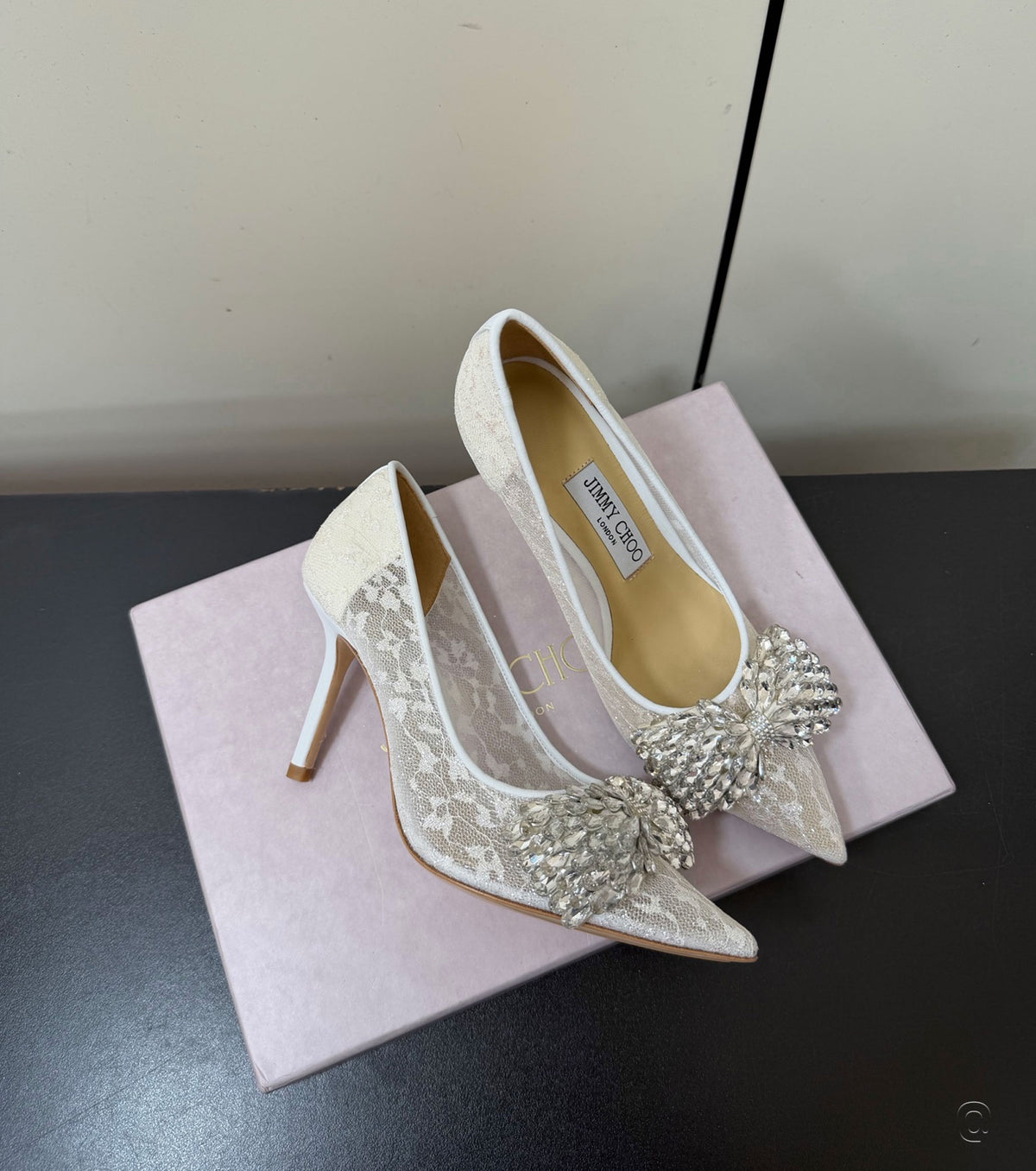 Високи обувки с кристали