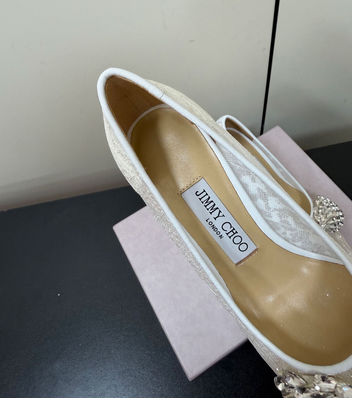 Високи обувки с кристали