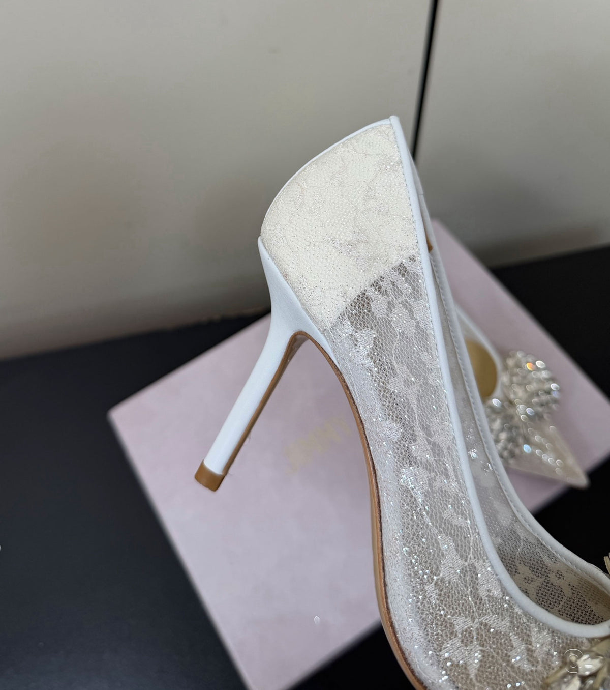 Високи обувки с кристали