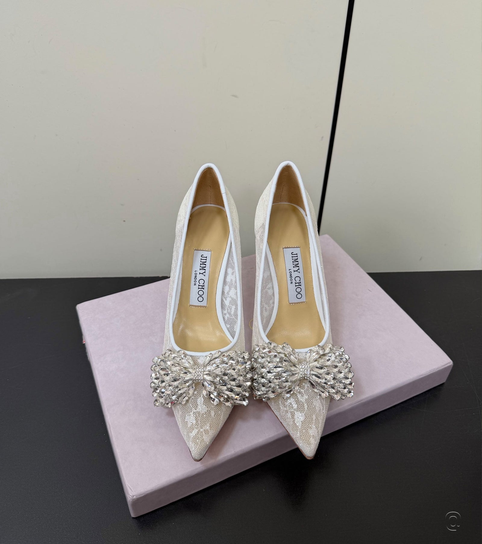 Високи обувки с кристали