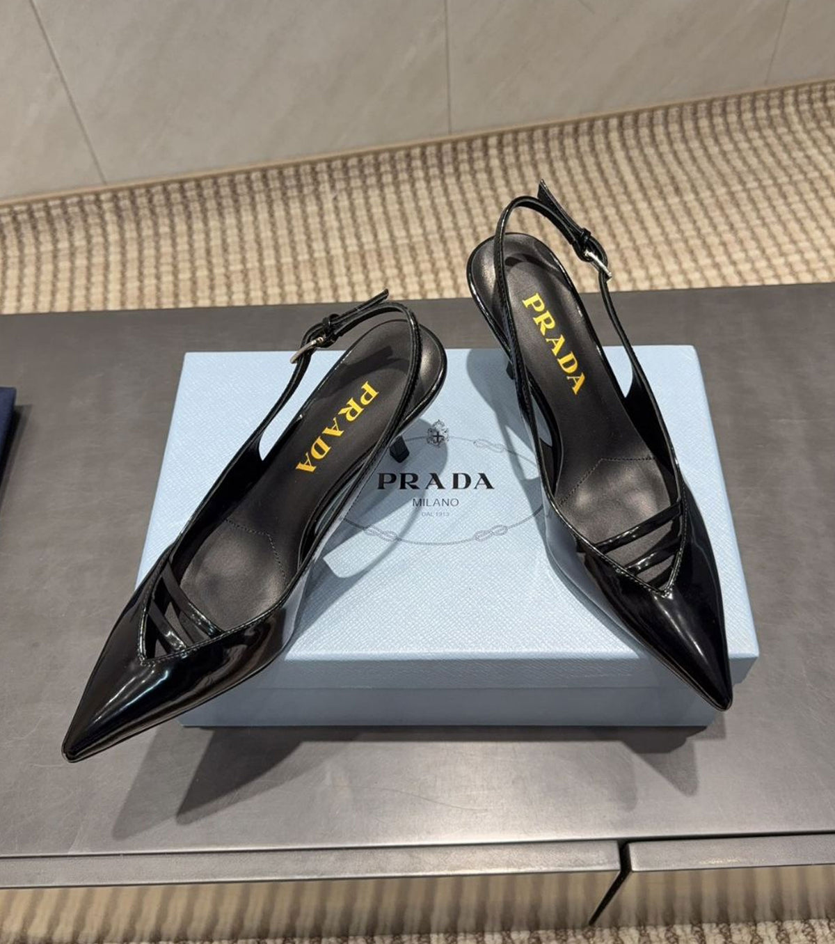 Кожени обувки на висок ток 