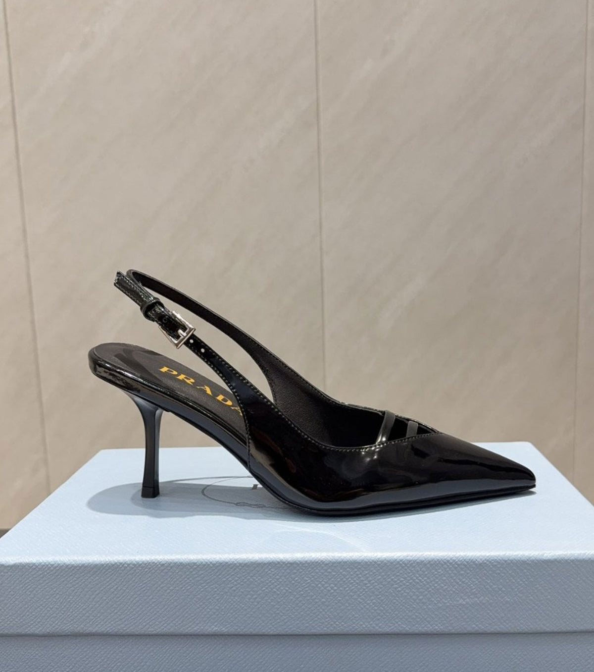 Кожени обувки на висок ток 