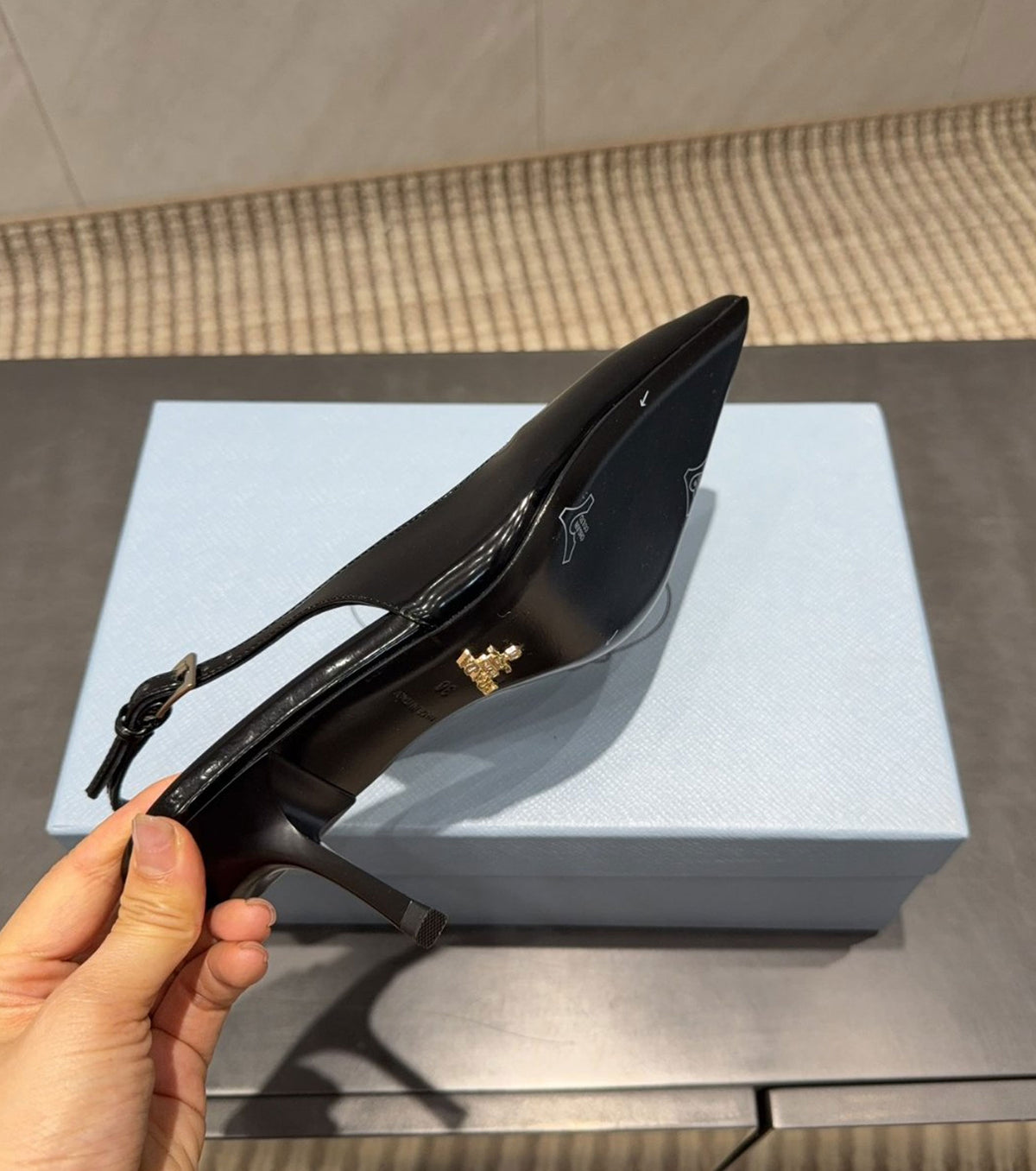 Кожени обувки на висок ток 